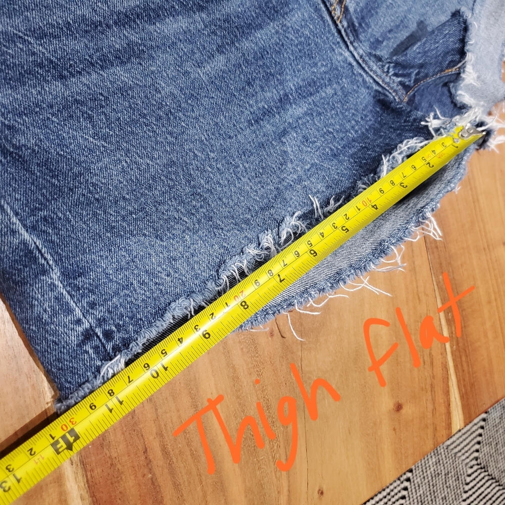 LEVIS (ARITZIA) 501 High Rise Denim Shorts Cut Offs - Picture 10 of 15